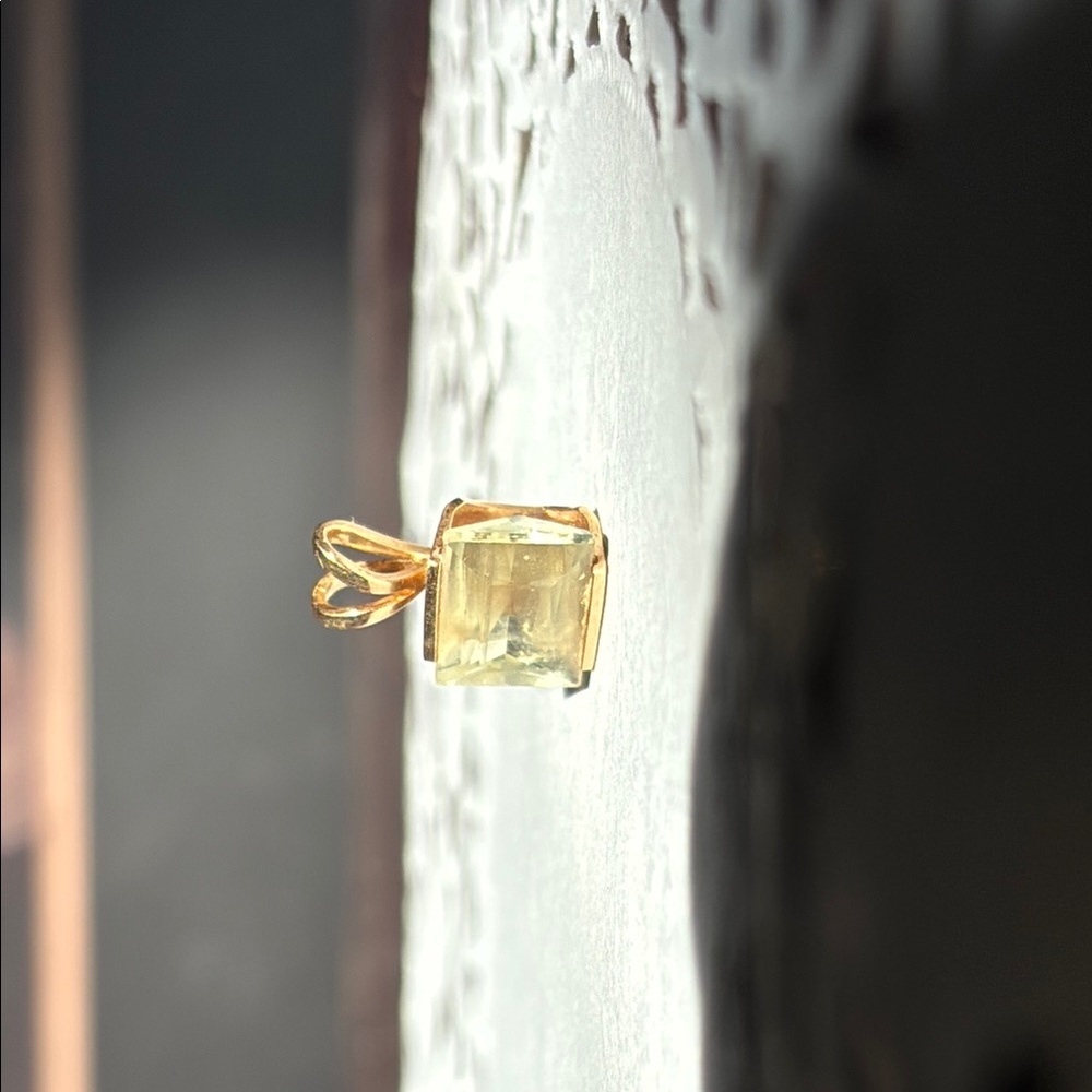 Gold and Topaz Women's Pendant